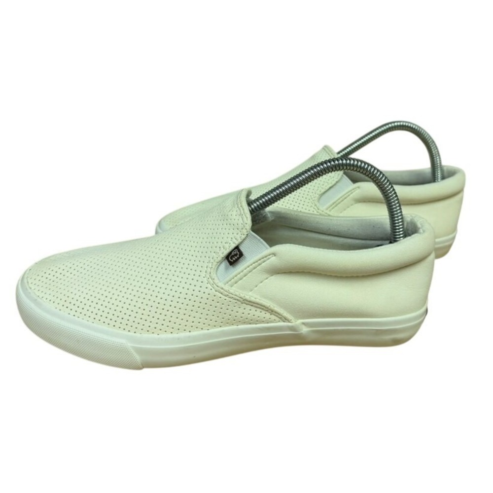 Lamo Womens Perforated Slip On Sneakers Off White Cream Low Top Flats Size 8.5